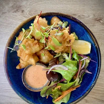 Tempura prawns with salad